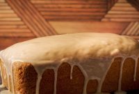 Classic Vanilla Glaze Recipe for Cakes and Cookies