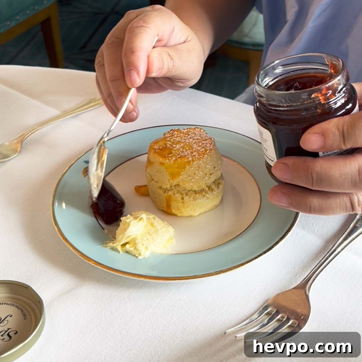 How to Properly Eat a Scone: Traditional Tips and Etiquette 5 img 1385 4