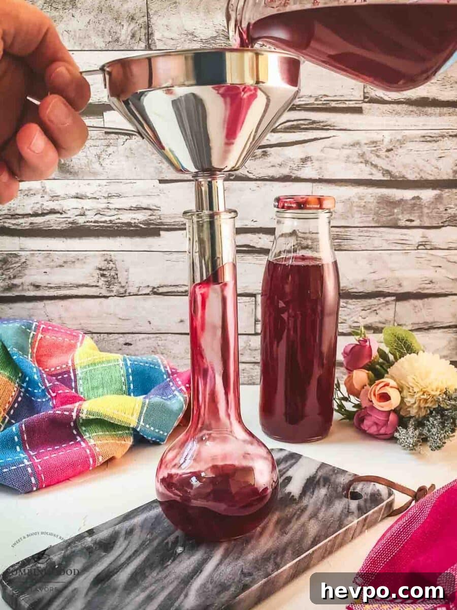 Fill the finished homemade Chambord into the preserving glask.