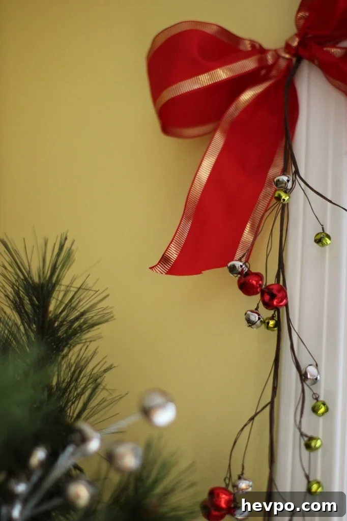Poinsettia Cocktail Punch: A Festive Christmas Toast 9 Christmas bells and bows