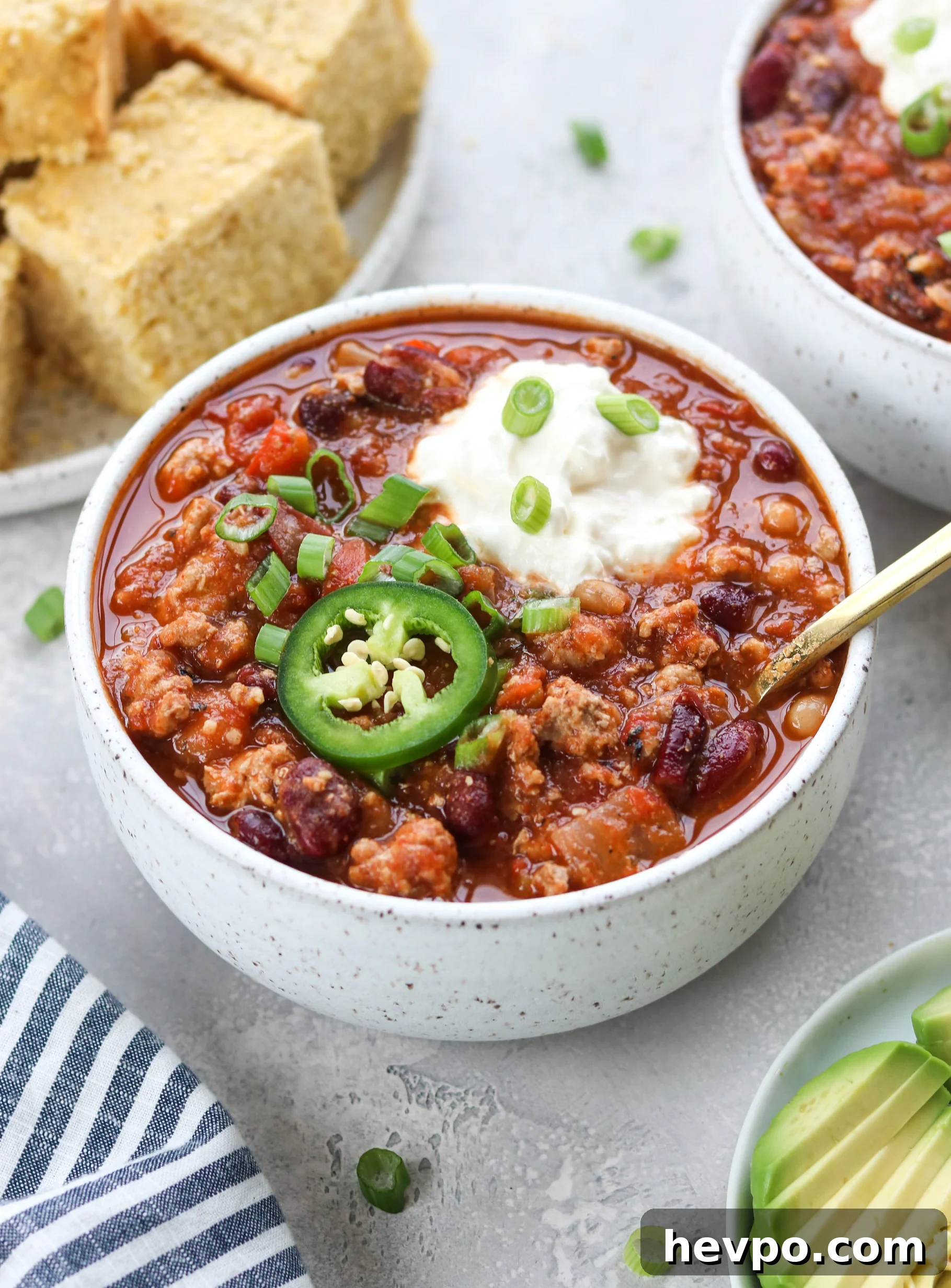 Slow cooker turkey chili with sour cream and jalapeño